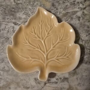 Houston Harvest Leaf-Shaped Ceramic Dish